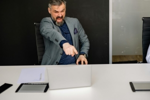 كواليس الانتقاد الخاطئ
